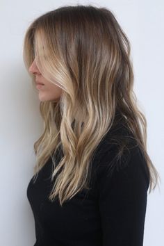 Hair Lived In Blonde, Long Layered Bronde Hair, Lived In Blonde Money Piece, Lived In Natural Blonde, Melted Blonde Hair, Spring Bronde Balayage, Bronde Lived In Hair, Bronde Haircolor With Dark Roots, Lived In Balayage Blonde