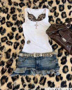 Fits For Autumn, Spring Outfits With Jackets, Leopard Print Style, Y2k Bling Outfits, Outfits W Shorts, Long Sleeve Outfits Aesthetic, Urban Style Outfits Women, Tank Top Over Long Sleeve Outfit, Y2k Jacket Outfit