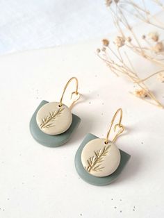 HOOP - EARRINGS - PALE GREEN Handmade, polymer clay earrings with floral print fern, in pale green and gold, 18 KARAT gold plated. A bright, colorful eye-catcher, in Art Deco style, meticulously handcrafted, exuding a radiant and colorful charm. Lightweight, have stainless steel 18K Gold Plated hoops and spacers (Hypoallergenic, safe for sensitive skin). Each piece is handmade and one of a kind! Perfect for any occasion, for you or as a gift for the one you loves! SIZE: Hoop diameter - 0.59 in ( Plant Polymer Clay Earrings, Unique Polymer Clay Earrings, Boho Polymer Clay Earrings, Fimo Earrings, Polymer Clay Gifts, Diy Earrings Polymer Clay, Handmade Clay Jewelry, Abstract Earrings, Polymer Earrings