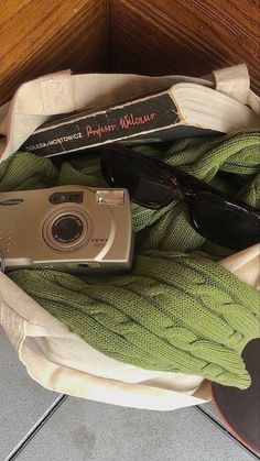 Fotocamere Vintage, Studera Motivation, Mia 3, 가을 패션, Instagram Inspo, Green Aesthetic, Aesthetic Photo, Book Aesthetic, Summer Aesthetic