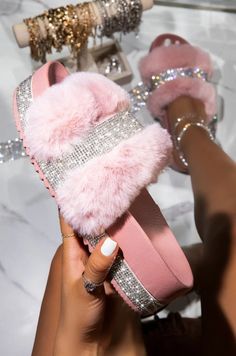 Fun Slippers, Pijamas Women, Cute Slides, Fur Shoes, Platform Wedge Heels, Shoes Ladies, Girly Shoes, Heel Slippers