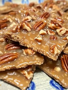 Pecan Pie Bark | Homemade Recipes Praline Bark Recipe, Pecan Praline Pie Bark, Pecan Pie Crunch Bark, Pecan Pie Bark Recipe Graham Crackers, Pecan Bark Recipe Easy, Graham Cracker Pecan Bars, Graham Cracker Bark Recipes, Fall Bark Recipes, Pecan Pie Bark Graham Crackers