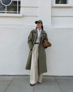 Carina Nicklas, Green Coat Outfit, Trench Outfit, Khaki Trench Coat, Green Trench Coat, Monochromatic Fashion, Trench Coat Outfit