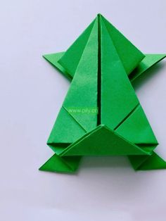 an origami christmas tree made out of green paper