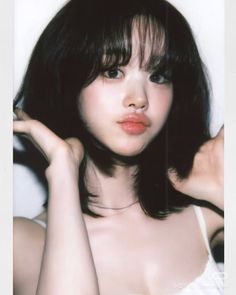 Korean Face Claims Female, Asian Hair Round Face, Korean Face Shape, K Idol Makeup, Face Looking Up, 3/4 Face, Short Hair Poses, Pretty Girl Reference, Short Hair Selfie