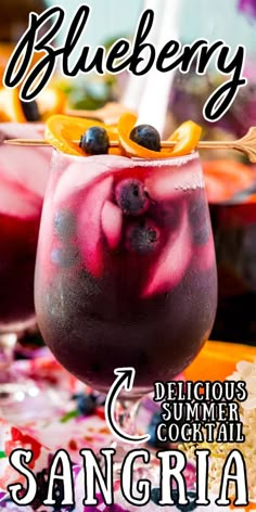 the blueberry sanggraa recipe is shown in two glasses