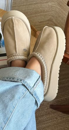 Shoe Wishlist, Uggs Outfit, Fall 23, Aesthetic Shoes, Shoe Inspo, Swag Shoes, Fall Fits, Thanksgiving Outfit, Fall Shoes