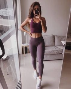 Black Workout Clothes, Lululemon Clothing, Bombshell Fashion, Poses Art, Fitness Outfits, Yoga Outfits, Gym Fashion