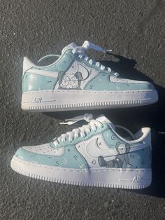 These custom Kaws-inspired Air Force 1 sneakers feature a stunning Prelude Gray and white color scheme with intricate hand-painted Kaws graphics. The iconic Companion character is showcased in detail, blending effortlessly with the swirling abstract designs and signature 'X' motifs across the shoes. Made with precision and creativity, these one-of-a-kind kicks offer a unique blend of street art and high fashion, perfect for sneakerheads and art lovers alike. Artistic Blue Custom Sneakers For Streetwear, Artistic Custom Blue Sneakers For Streetwear, Casual Hand Painted White Custom Sneakers, Casual Hand Painted White Sneakers, White Sneakers With Graffiti Print For Sports, Artistic White Custom Sneakers For Streetwear, Artistic White Sneakers For Streetwear, White High-top Custom Sneakers With Graffiti Print, White Custom Sneakers With Graffiti Print