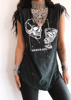 Bad Shirts, Eclectic Jewelry, Quoi Porter, Rocker Chic, Glam Rock, For A Reason, Edgy Outfits, Looks Style, Casual Tee