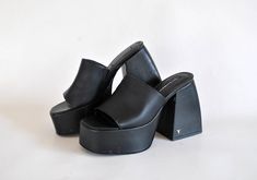 giant platform summer shoes total black platforms 90s shoes size eu 39 uk 6 us 8 vintage japanese sandals women platform slippers ------------------------------------------------------------------------------------ Giant Summer Platforms with heel, only this pair available! Leatherette and Total black / Windsor smith logo on the heel, elastic hold on side, Gaps all over due to storage... see images for details Heel is 11.5 cm ( 4.5 inches) high in the back and 5 cm ( 1.9 inches) in the front sid Japanese Sandals, Shoes 80s, Black Platforms, Normal Outfits, 90s Shoes, High Platform Shoes, Windsor Smith, Total Black, Platform Slippers