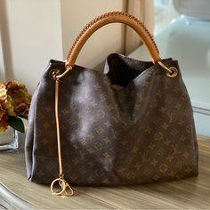 Fabulous Lv Bag! Very Pretty, Classy And Desirable One! No Real Damages, A Few Pen Marks But Not Much Noticeable (See Pic For Details). Tried To Capture The Date Code But Not 100% Sure What Is A Couple Digits There. Trying To Clean Up My Closet And Raise Some Money For A New Project. Sf/Pf Home #Lv #Gucci #Balmains #Womansbags #Lulu #Mk #Lillypulitzer #Vineyardvines #Balmain Louis Vuitton Artsy Mm, Mm Monogram, Louis Vuitton Artsy, New Project, Lv Bag, Brown Gold, Clean Up, Lilly Pulitzer, Louis Vuitton Bag