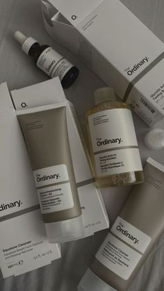 The Ordinary propose des produits de soin de la peau de qualité, formulés avec des ingrédients actifs pour une peau saine. Leur approche minimaliste et abordable en fait un choix populaire parmi les amateurs de soins de la peau #skin #skincare #foryou #girl #products #produits #ordinary #imperfection #perfection #amazon #deals #cheap #sephora #minimalist #🤍 Skin Blemishes, Pretty Skin Care, Best Skincare Products, Skin Care Solutions, روتين العناية بالبشرة, Skin Care Essentials