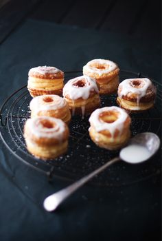 there are many donuts on the cooling rack