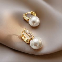 Boucles d'oreilles Hooply Pearl pour les femmes qui n'ont pas peur de l'attention


 style: boucles d'oreilles créoles de perles


 Taille (Longueur * Largeur): 37mm * 26mm


 Forme \ motif : rond


 Type de perle : Perle simulée


 Type de métaux : alliage de zinc


 Matériel: PERLE Luxury Pearl Clip-on Earrings In Elegant Style, Luxury Elegant Pearl Clip-on Earrings, Trendy Single Hoop Pearl Earring, Trendy Hoop Earrings With Pearl Drop, Single Hoop Pearl Earring For Parties, Party Hoop Earrings With Pearl Charm, Trendy Pearl Hoop Earrings, Trendy Round Pearl Drop Earrings, Pearl White Hoop Earrings For Party