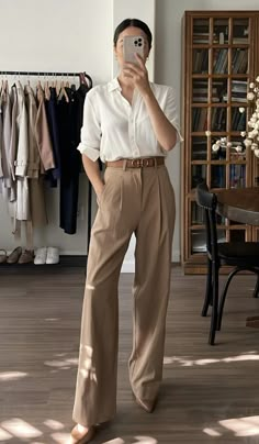 Outfit Formal Mujer, Adrette Outfits, Spring Business Casual, Casual Outfits For Work, Chique Outfits, Professional Outfits Women, Business Casual Outfits For Women, Work Fits