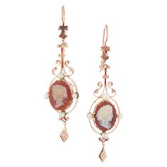 Pendant dangle style 1900’s 15k rose gold carved hardstone cameo dangle earrings with natural pearl accents, one or two may have been replaced with cultured pearls. 2 crème orange brown hardstone cameos 8 gray crème pearls, 3.4mm 15k rose gold 15k yellow gold Tested: 15k 14.7 grams Top to bottom: 65mm or 2.5 Inches Width: 19.9mm or .75 Inch Depth or thickness: 20.0mm Rose Gold Dangle Earrings, Antique Wedding Bands, Diamond Sapphire Engagement Ring, Antique Engagement Rings Vintage, Antique Bracelets, Vintage Sapphire, Color Crema, Gold Dangle Earrings, Diamond Engagement Rings Vintage