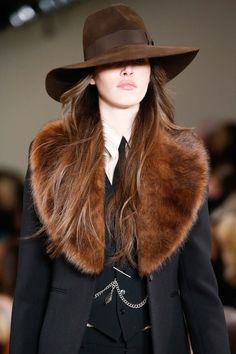 Ralph Lauren Collection Purple Label Runway Wool Shearling Fur Collar Jacket 10 | eBay Ralph Lauren Fall, Mode Tips, Fur Stole, Grace Loves Lace, Ralph Lauren Collection, Beautiful Hats, Fall 2015, Mode Inspiration, Moda Fashion