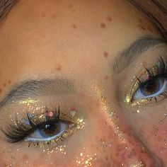 Edgy Fairy Aesthetic, Fairy Eye Makeup Glitter, Ethereal Makeup Looks Wedding, Grunge Glitter Makeup, Pretty Halloween Makeup Looks Fairy, Eye Glitter Makeup Ideas, Karneval Make Up, Fairy Makeup Glitter, Glittery Makeup Aesthetic