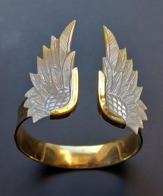 ♦️ Beautiful and original Angel wings bracelet Carved in Mop Shell and brass metal ♦️Adjustable size, handmade, original design Angel Wings Bracelet, Angel Wing Bracelet, Angel Bracelet, Wing Jewelry, Gold Angel Wings, Hammered Brass, Brass Bracelet, Brass Metal, Angel Wings