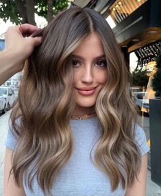 Hair For Brown Eyes And Tan Skin, Light Brown Balayage Lob, Light Ash Blonde Highlights On Brown Hair, Mousy Brown Balayage, Natural Curly Hair Balayage, Subtle Brown Hair, New Year’s Eve Outfits Casual, Mousy Brown Hair Balayage, Mousy Brown Hair With Highlights