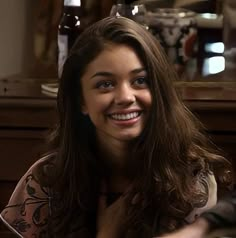 haley dunphy modern family sarah hyland sitcom comedy funny pfp icon profile picture dp pretty girl brunette smile fashion outfits Hailey Modern Family, Brunette Icons, Hayley Dunphy, Hailey Dunphy, Haley Modern Family, Modern Family Haley, Haley Dunphy, Fated Mates, Sarah Hyland