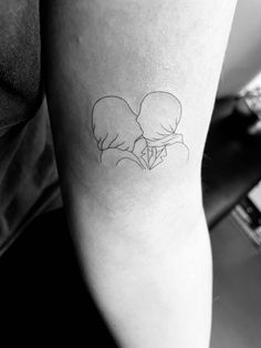 An outline tattoo of “The Lovers” by René Magritte. Black And White Fine Line Tattoo, Aus Tattoo, Magritte Paintings, Inspo Tattoo, Kiss Tattoos, Needle Tattoo, Single Line Tattoo, Single Needle Tattoo