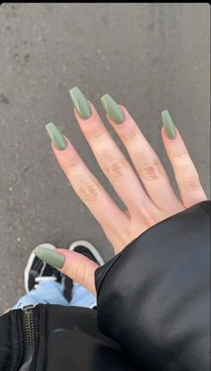 | Minimalist Nail, Wow Nails, Smink Inspiration, Green Nail, Casual Nails, Classy Acrylic Nails, Soft Nails, Nagel Inspo, Nature Tattoos Minimalist Nail, Wow Nails, Green Nail, Smink Inspiration, Classy Acrylic Nails, Soft Nails, Nail Swag, Nature Tattoos, Minimalist Nails