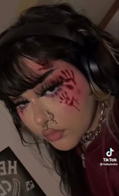 Cool Scary Makeup Looks, Kiss Halloween Makeup, Spooky Makeup Ideas, Ghostface Makeup Look, Kiss Makeup Look, Barbed Wire Makeup, Cute Halloween Eye Makeup, Make Up Looks Halloween, Halloween Makeup Looks 2022