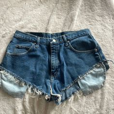 These Also Fit Like A 29-30, Short Shorts, Pockets Hang Out. Never Worn These Since I Purchased Them A While Back. Wrangler Sizing Is Interesting. Have A Picture Of The Tag As Well. Wrangler Shorts, Short Shorts, Cut Off, Denim Women, Hanging Out, Jean Shorts, Color Blue, Womens Shorts, Women Shopping