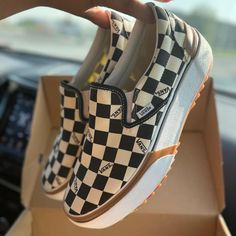 Brand New With Box Without A Blemish Wink Wink, Vans Era, Vans Black And White, Shoes Vans, Vans Black, Shoes Color, Womens Vans, Vans Shoes, Canvas Shoes