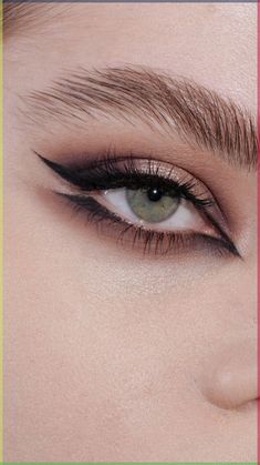 Eyeliner Tutorial Step By Step, Eyeliner Tutorial Winged, Wing Eyeliner Tutorial, Double Wing Eyeliner, Cat Eye Eyeliner Tutorial, Graphic Eyeliner Tutorial, Eyeliner Tutorial For Beginners, Everyday Eyeliner, Double Winged Eyeliner