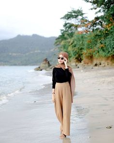 Beach Outfit Hijab Simple, Hijab Outfit Beach Style, Ootd Ke Pantai Hijab, Hijabi Aesthetic Outfits, Muslim Swimwear, Simple Ootd, Muslim Fashion Hijab Outfits