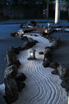 Simple Zen Garden, Zen Garden Interior Design, Zen Japanese Garden Design, Zen Garden Fire Pit, Japanese Yard, Japanese Landscaping, Small Japanese Garden Diy