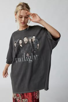 Twilight T-Shirt Dress Twilight Shirt, Dress Layering, Big T Shirt, Women's Graphic Tees, Vintage Graphic Tees, Lazy Outfits, Urban Dresses, Top Graphic Tees, Edgy Look