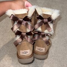 Brand: Ugg Style: Bailey Now Color: Chestnut Condition: Worn Once / Perfect Condition Chunky Uggs, Ugg Boots Aesthetic, Aesthetic Uggs, Pinterest Wishlist, Juicy Couture Boots, Bow Uggs, Pastel Shoes, Cute Uggs, Uggs With Bows