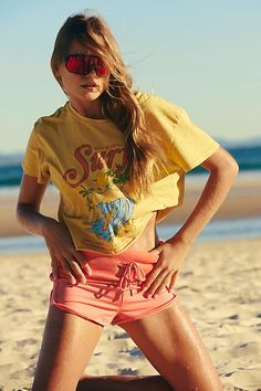 Surf Crush Outfits, Maui Fashion, Surfer Look, Surf Fashion, Paris Tee, Rocker Tee, Vogue France, Surf Club, Surfer Style