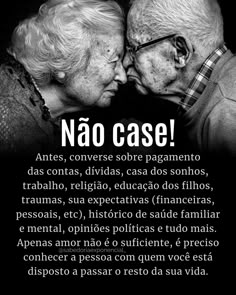 an old couple kissing each other with the caption'no case'in spanish