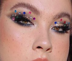 Eylure Lashes, Avant Garde Makeup, Makeup For Blondes, Cool Makeup Looks, How To Apply Eyeshadow, Creative Makeup Looks, Makeup For Green Eyes, Editorial Makeup, Glam Makeup