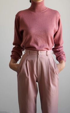 Edgy Work Clothes Women, Chic Modern Outfits, Pastels In Winter Outfits, Smart Style Women, What To Wear To Orchestra Concert, Outfit Inspo 2024 Spring, Pink Minimalist Outfit, Outfits For Soft Summer Type, Party Planner Outfit