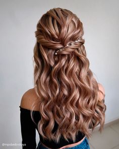 Half Up Half Down Wedding Hairstyles ❤ Explore enchanting half-up half-down wedding hairstyles – from romantic curls to chic braids. Elevate your wedding day beauty with grace and sophistication. #wedding #bride #weddingforward #weddinghairstyles #HalfUpHalfDown