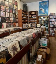 there are many records on the shelves in this music store that is full of cds