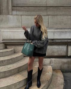 Black Cowboy Boots Outfit Winter, Black Western Boots Outfit, Cowboy Boots Outfit Fall, Cowboy Boots Outfit Winter, Fall Skirt Outfits, Western Boot Outfit