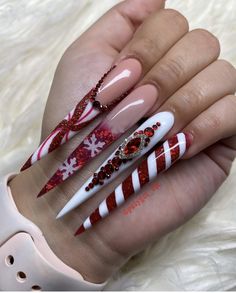 Peppermint Nails, Gold Stiletto Nails, Elite Nails, Stiletto Nail Art, Peppermint Christmas, Long Nail Designs, Glamour Nails, Colored Acrylic Nails, Long Acrylic Nails Coffin