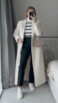 Peacoat Womens Outfit Casual, Winter Outfit Inspiration Cold, Winter Outfits Cold Classy Chic Elegant, Coat Beige Outfit, Corporate Casual Outfits, Barcelona Outfits Winter, Winter Classy Outfits, Cream Coat Outfit, Beige Coat Outfit