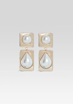 Elevate your style with our Savannah Pearl Drop Earrings. These elegant earrings feature stunning pearl drops and thick gold accents, perfect for special occasions or a chic vacation look. Add a touch of luxury to any outfit with these exquisite earrings. Gold Tone Metal Faux Pearl Made in China Unique Bridal Earrings, Big Pearl Earrings, Pearl Drop Earrings Gold, China Style, Big Pearl, Fragrance Gift Set, Earrings In Gold, Pearl Drop Earrings, Elegant Earrings