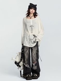 Super Model Style, Harajuku Fashion Women, Grunge Acubi Fashion, Grunge Harajuku Street Style, Alternative Fashion Nonbinary, Nyc Streetwear Fashion, Autumn Alternative Outfits, White And Black Outfits For Women, Grunge Harajuku Fashion