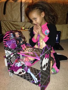 Monster High House, Diy Monsters, Doll Ornaments, Kids Aesthetic, Custom Barbie, Spoiled Kids, Nostalgic Pictures, Moster High, Barbie Images