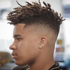 short dreadlocks with undercut Style Dreadlocks, High Top Dreads, Short Dread Styles, Dreadlocks Hairstyle, Mens Dreadlock Styles, Dreadlocks Hairstyles, Mens Dreads, Short Dreads