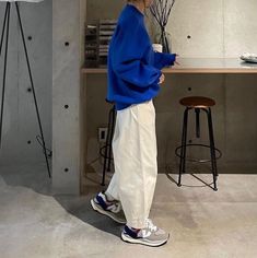 Average Size Women Outfits, New Balance Outfit, Clothes Spring, Grey Style, Looks Chic, Mode Inspo, Tapered Pants, 가을 패션, Style Streetwear